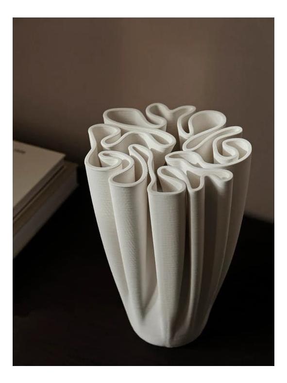 https://objectstorage.ap-seoul-1.oraclecloud.com/n/cnk6gaix2gpw/b/loqoqo-conv/o/ferm-living/dedali-vase-off-white/dedali-vase-2.jpg