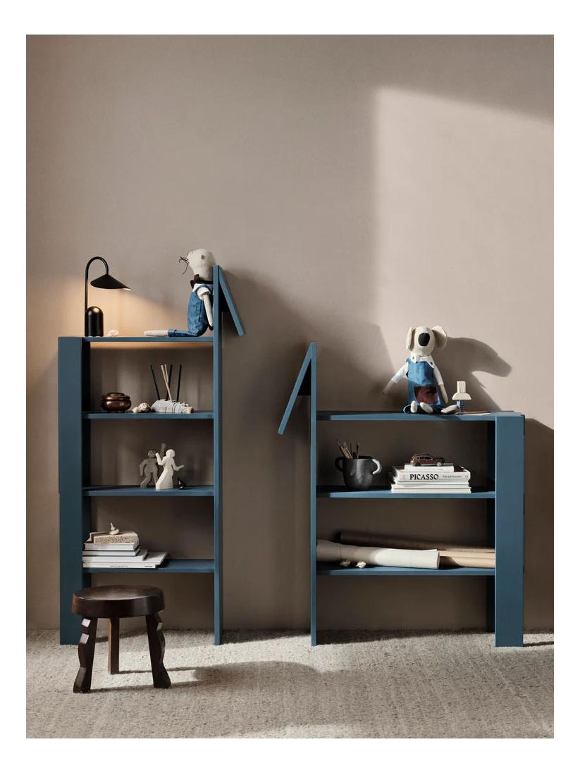 https://objectstorage.ap-seoul-1.oraclecloud.com/n/cnk6gaix2gpw/b/loqoqo-conv/o/ferm-living/giraffe-bookcase/darkblue-4308.jpg