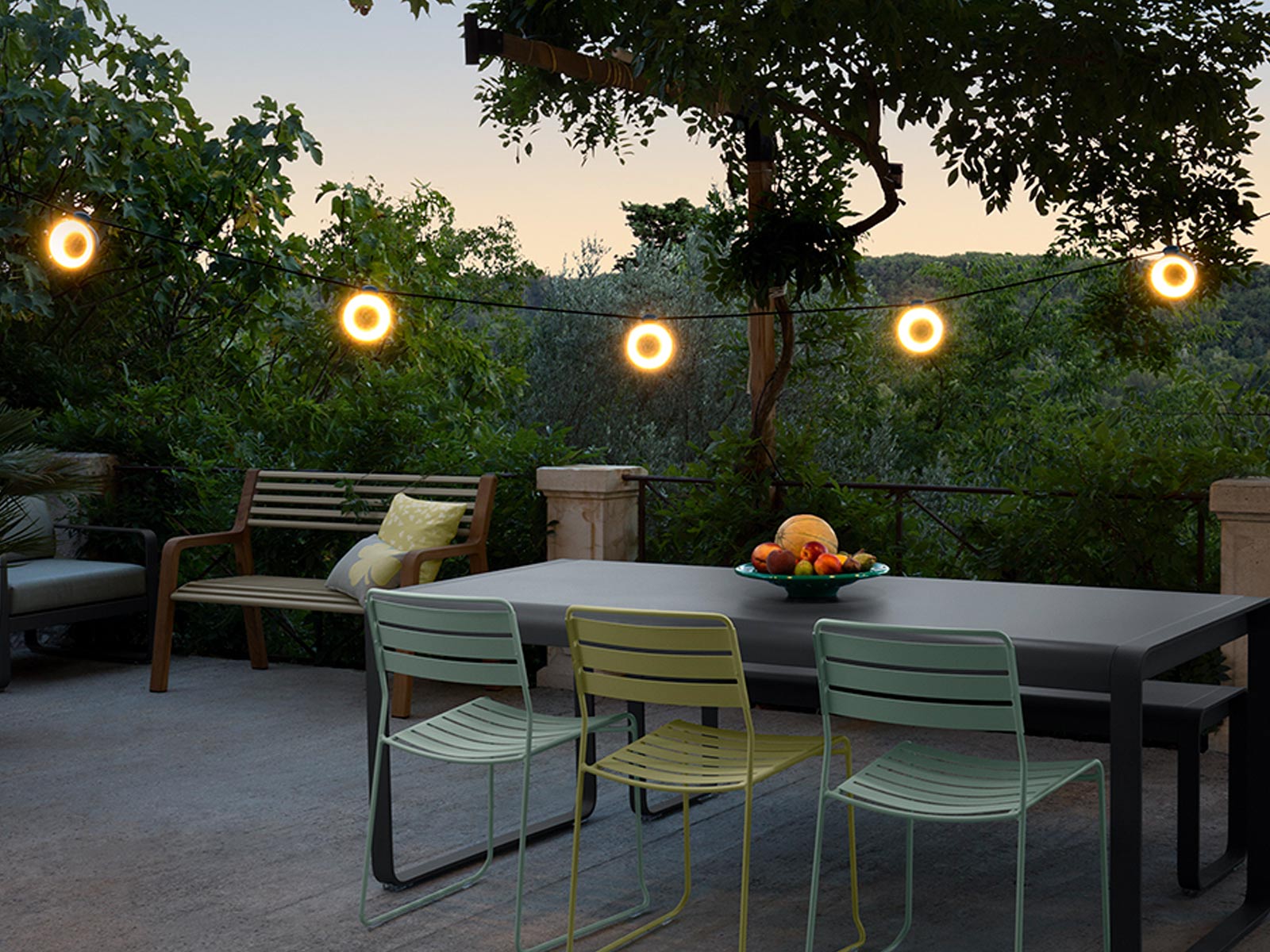 https://objectstorage.ap-seoul-1.oraclecloud.com/n/cnk6gaix2gpw/b/loqoqo-conv/o/fermob/hoop-outdoor-suspension-lamp/Hoop6.jpg