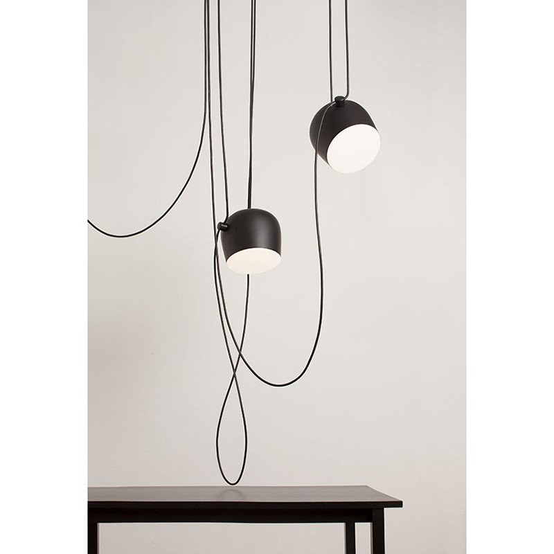 https://objectstorage.ap-seoul-1.oraclecloud.com/n/cnk6gaix2gpw/b/loqoqo-conv/o/flos/aim-small-x-3-light-points-led-suspension-lamp-black/17584.jpg