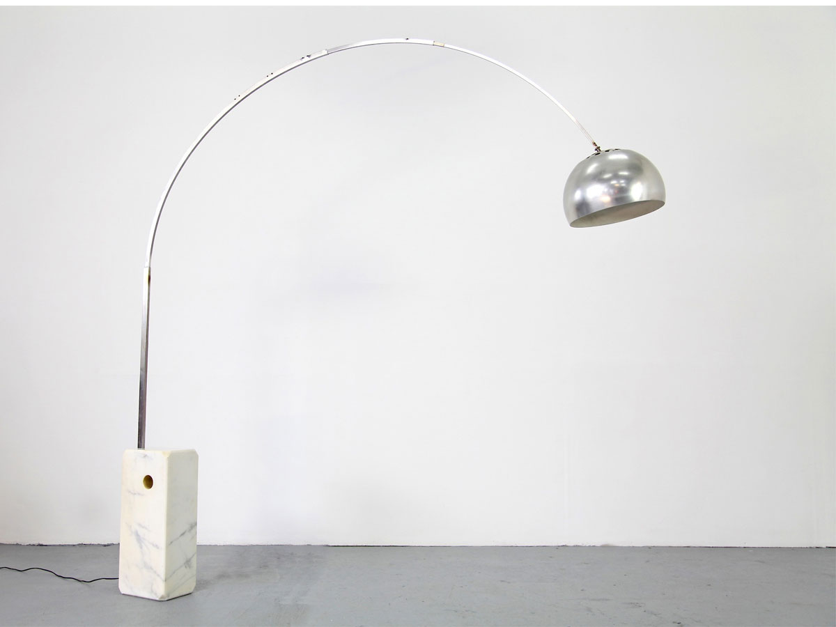 https://objectstorage.ap-seoul-1.oraclecloud.com/n/cnk6gaix2gpw/b/loqoqo-conv/o/flos/arco-floor-lamp-led/arco-lamp-3-achille-piergiacomo-castiglioni-flos.jpg