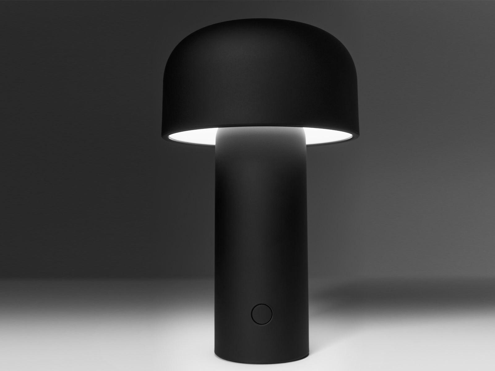 https://objectstorage.ap-seoul-1.oraclecloud.com/n/cnk6gaix2gpw/b/loqoqo-conv/o/flos/bellhop-portable-matt-black-table-lamp/Bellhopblack6.jpg