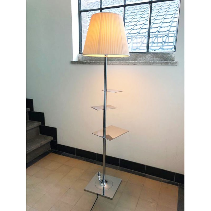 https://objectstorage.ap-seoul-1.oraclecloud.com/n/cnk6gaix2gpw/b/loqoqo-conv/o/flos/bibliotheque-nationale-floor-lamp-with-charger/61010.jpg
