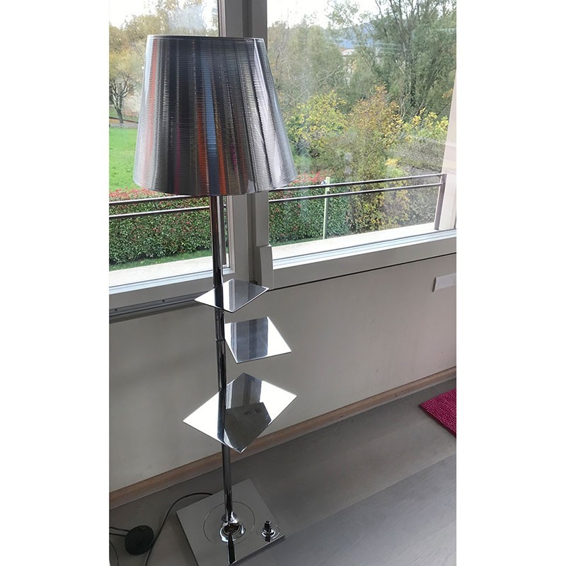 https://objectstorage.ap-seoul-1.oraclecloud.com/n/cnk6gaix2gpw/b/loqoqo-conv/o/flos/bibliotheque-nationale-floor-lamp-with-charger/61016.jpg