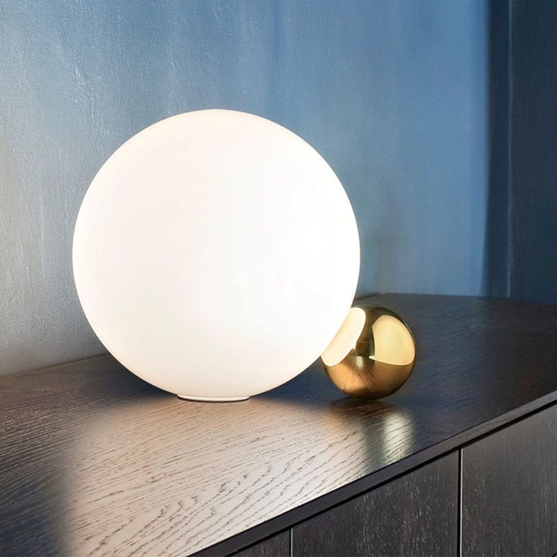 https://objectstorage.ap-seoul-1.oraclecloud.com/n/cnk6gaix2gpw/b/loqoqo-conv/o/flos/copycat-led-table-lamp-gold-24-k-michael-anastassiades-2015/6655.jpg