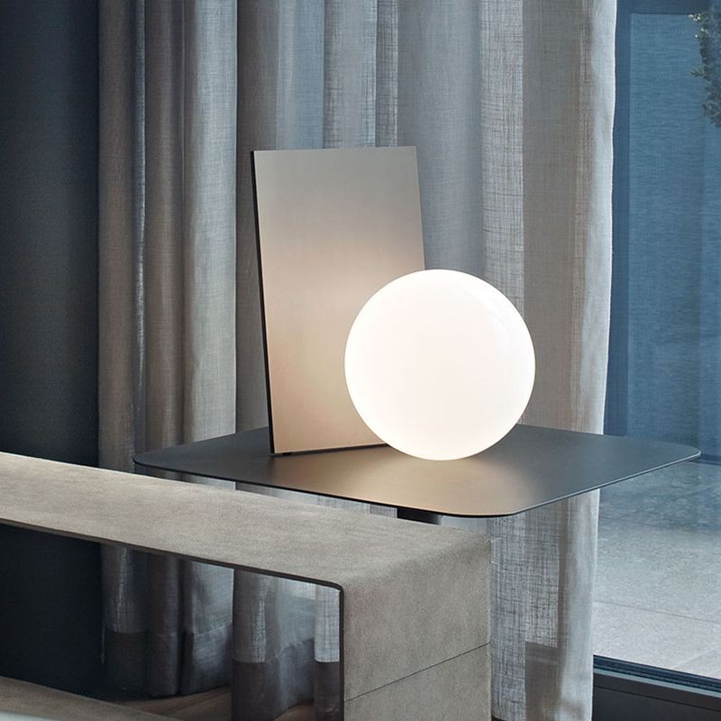 https://objectstorage.ap-seoul-1.oraclecloud.com/n/cnk6gaix2gpw/b/loqoqo-conv/o/flos/extra-t-led-table-lamp-anodized-graphite/6607.jpg