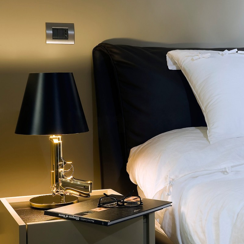 https://objectstorage.ap-seoul-1.oraclecloud.com/n/cnk6gaix2gpw/b/loqoqo-conv/o/flos/guns-bedside-gun-table-lamp-beretta-92/63028.jpg
