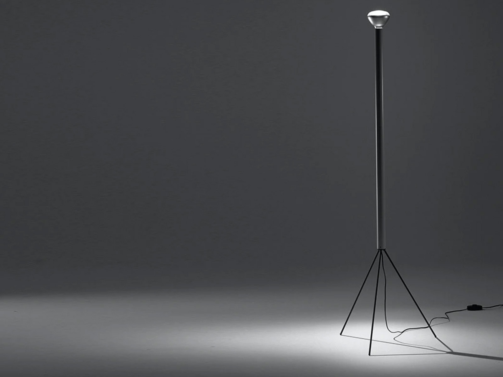 https://objectstorage.ap-seoul-1.oraclecloud.com/n/cnk6gaix2gpw/b/loqoqo-conv/o/flos/luminator-floor-lamp/flos-castiglioni-luminator.jpg