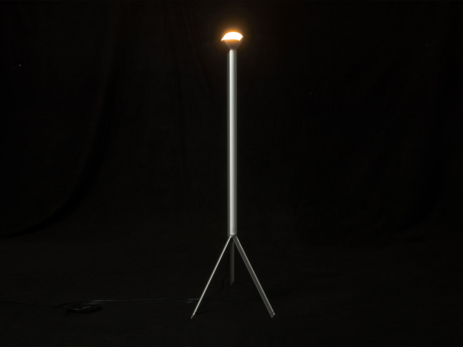 https://objectstorage.ap-seoul-1.oraclecloud.com/n/cnk6gaix2gpw/b/loqoqo-conv/o/flos/luminator-floor-lamp/luminatorfloorlamp3.jpg