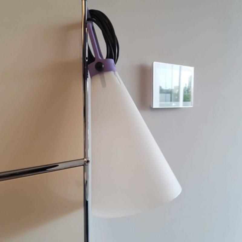 https://objectstorage.ap-seoul-1.oraclecloud.com/n/cnk6gaix2gpw/b/loqoqo-conv/o/flos/mayday-portable-or-table-lamp-lilac-color/139936.jpg