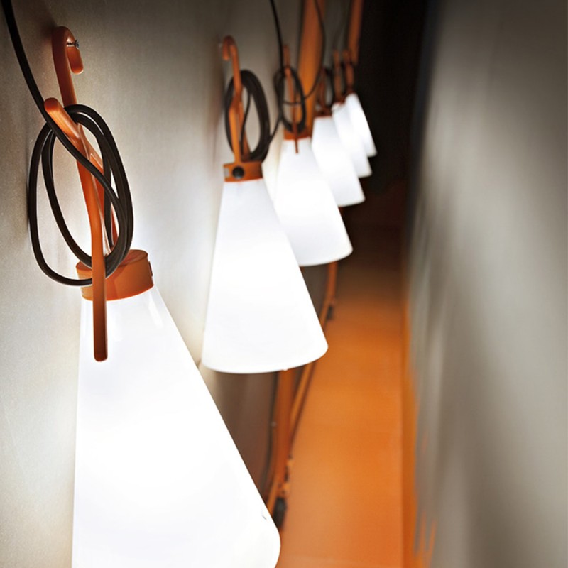 https://objectstorage.ap-seoul-1.oraclecloud.com/n/cnk6gaix2gpw/b/loqoqo-conv/o/flos/mayday-portable-or-table-lamp-orange-color/63842.jpg
