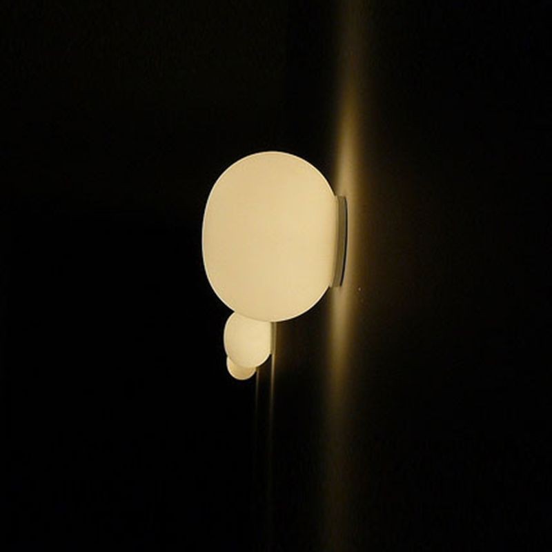 https://objectstorage.ap-seoul-1.oraclecloud.com/n/cnk6gaix2gpw/b/loqoqo-conv/o/flos/mini-glo-ball-c-w-wall-or-ceiling-lamp/26803.jpg