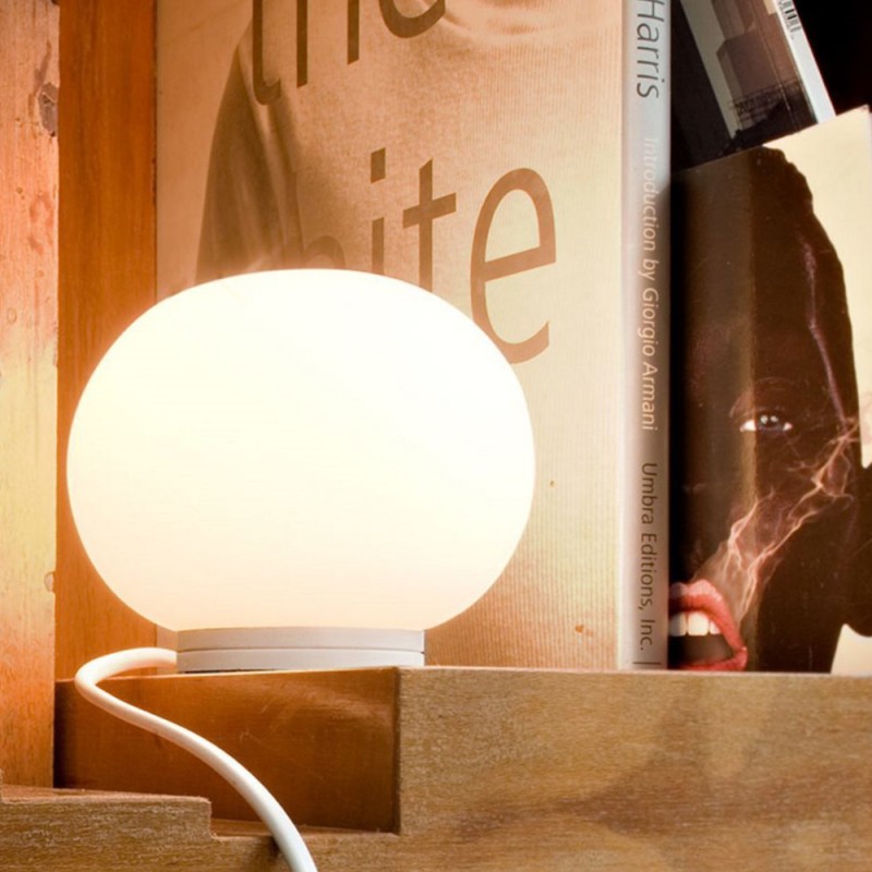 https://objectstorage.ap-seoul-1.oraclecloud.com/n/cnk6gaix2gpw/b/loqoqo-conv/o/flos/mini-glo-ball-table-lamp-white/67559.jpg