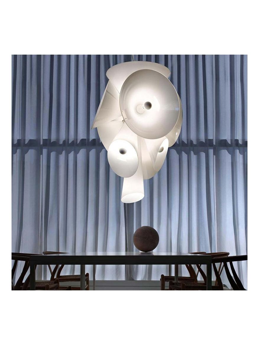 https://objectstorage.ap-seoul-1.oraclecloud.com/n/cnk6gaix2gpw/b/loqoqo-conv/o/flos/nebula-white-blown-glass-suspension-lamp-chandelier/12494.jpg