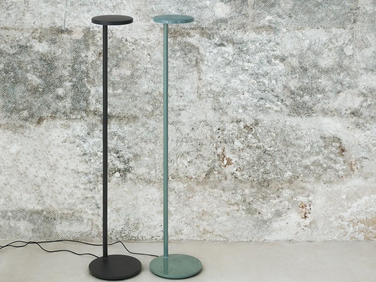 https://objectstorage.ap-seoul-1.oraclecloud.com/n/cnk6gaix2gpw/b/loqoqo-conv/o/flos/oblique-floor-lamp-usb-c/oblique-usbc-flos-12.jpg