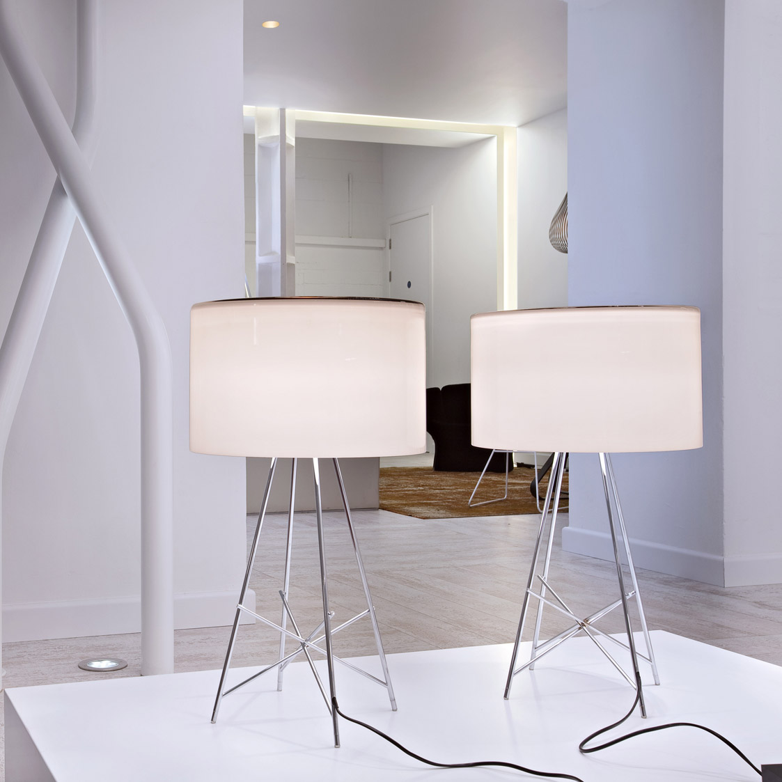 https://objectstorage.ap-seoul-1.oraclecloud.com/n/cnk6gaix2gpw/b/loqoqo-conv/o/flos/ray-t-table-lamp/ray_t_bianco_1.jpg