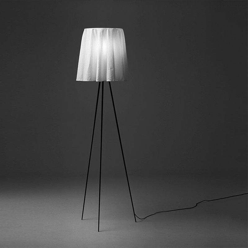 https://objectstorage.ap-seoul-1.oraclecloud.com/n/cnk6gaix2gpw/b/loqoqo-conv/o/flos/rosy-angelis-floor-lamp-with-fabric-diffuser/15763.jpg