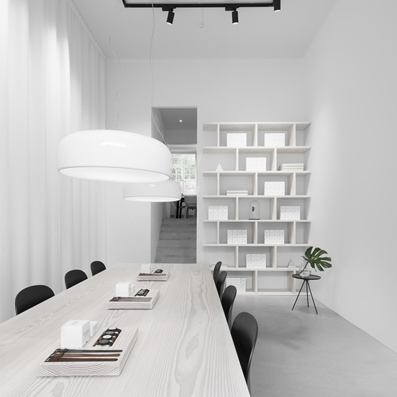 https://objectstorage.ap-seoul-1.oraclecloud.com/n/cnk6gaix2gpw/b/loqoqo-conv/o/flos/smithfield-suspension-pro-lamp-in-aluminum/67101.jpg