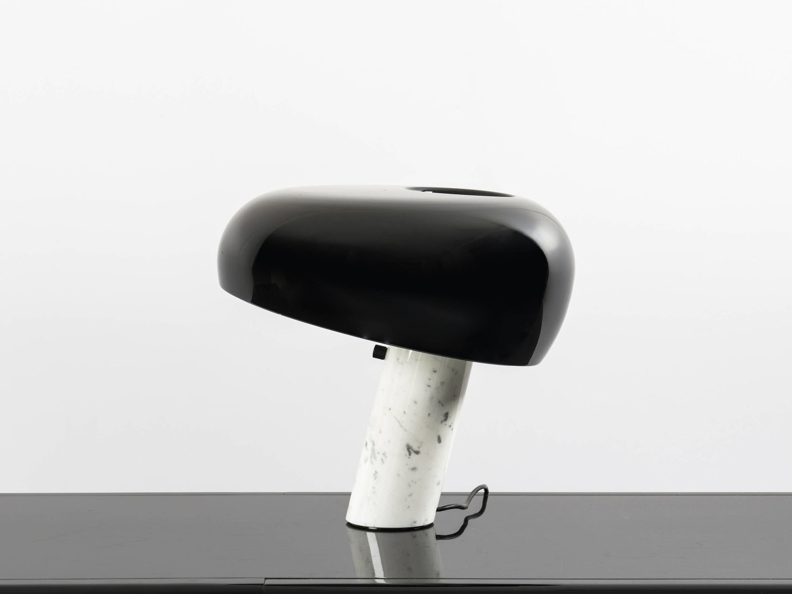 https://objectstorage.ap-seoul-1.oraclecloud.com/n/cnk6gaix2gpw/b/loqoqo-conv/o/flos/snoopy-table-lamp/snoopy_flos_1960_castiglioni_0003_livello_45.jpg