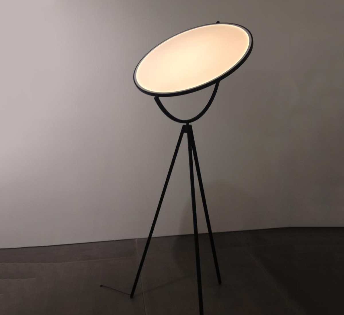 https://objectstorage.ap-seoul-1.oraclecloud.com/n/cnk6gaix2gpw/b/loqoqo-conv/o/flos/superloon-floor-lamp/ambiente_black.jpg