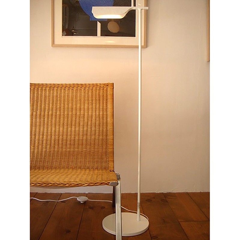 https://objectstorage.ap-seoul-1.oraclecloud.com/n/cnk6gaix2gpw/b/loqoqo-conv/o/flos/tab-f-led-floor-lamp-adjustable/12569.jpg