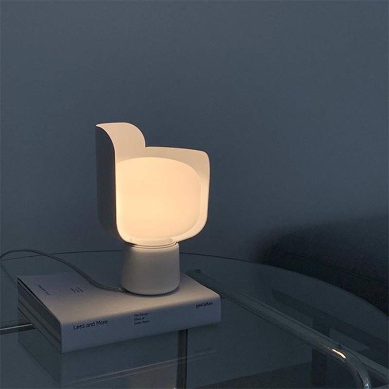 https://objectstorage.ap-seoul-1.oraclecloud.com/n/cnk6gaix2gpw/b/loqoqo-conv/o/fontana-arte/fontana-arte-blom-rotatable-table-lamp/58424.jpg