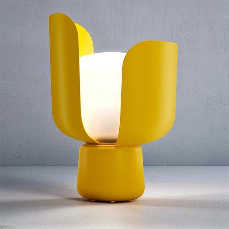 https://objectstorage.ap-seoul-1.oraclecloud.com/n/cnk6gaix2gpw/b/loqoqo-conv/o/fontana-arte/fontana-arte-blom-rotatable-table-lamp/58427.jpg