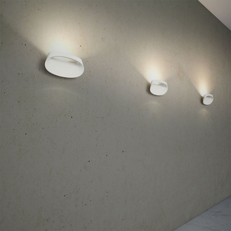 https://objectstorage.ap-seoul-1.oraclecloud.com/n/cnk6gaix2gpw/b/loqoqo-conv/o/fontana-arte/fontana-arte-bonnet-dimmable-led-wall-lamp/63302.jpg