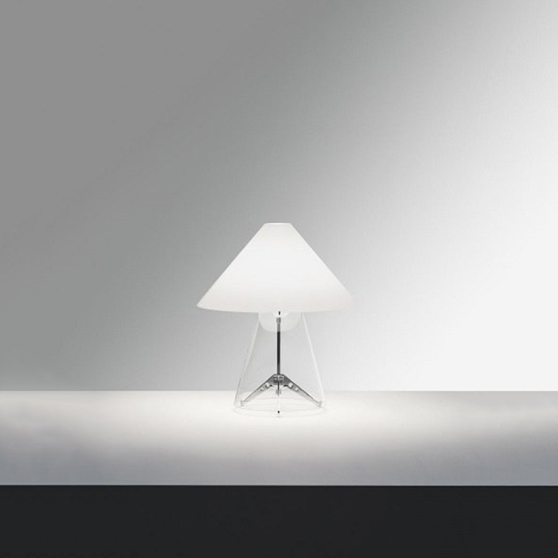 https://objectstorage.ap-seoul-1.oraclecloud.com/n/cnk6gaix2gpw/b/loqoqo-conv/o/fontana-arte/fontana-arte-metafora-glass-table-lamp/96537.jpg