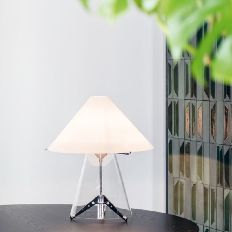https://objectstorage.ap-seoul-1.oraclecloud.com/n/cnk6gaix2gpw/b/loqoqo-conv/o/fontana-arte/fontana-arte-metafora-glass-table-lamp/96539.jpg