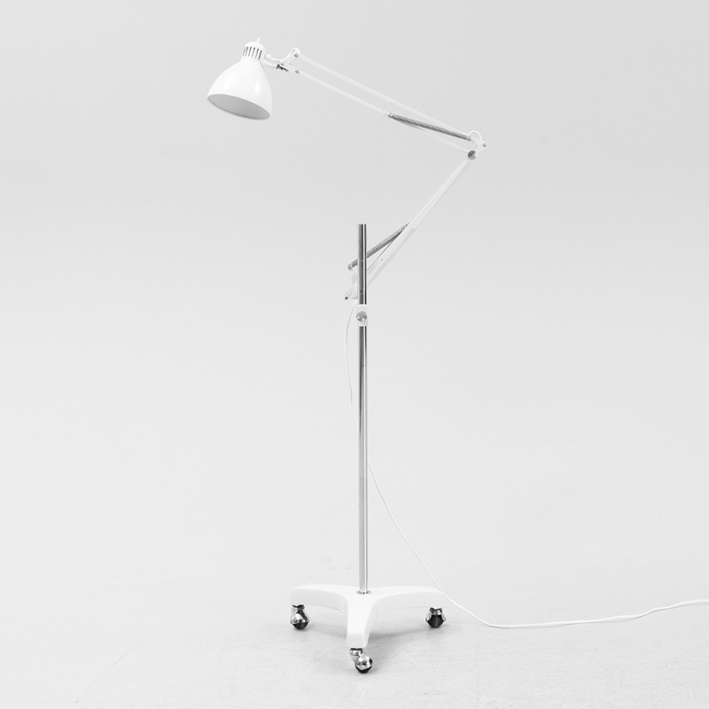 https://objectstorage.ap-seoul-1.oraclecloud.com/n/cnk6gaix2gpw/b/loqoqo-conv/o/fontana-arte/fontana-arte-naska-led-floor-lamp/99261.jpg