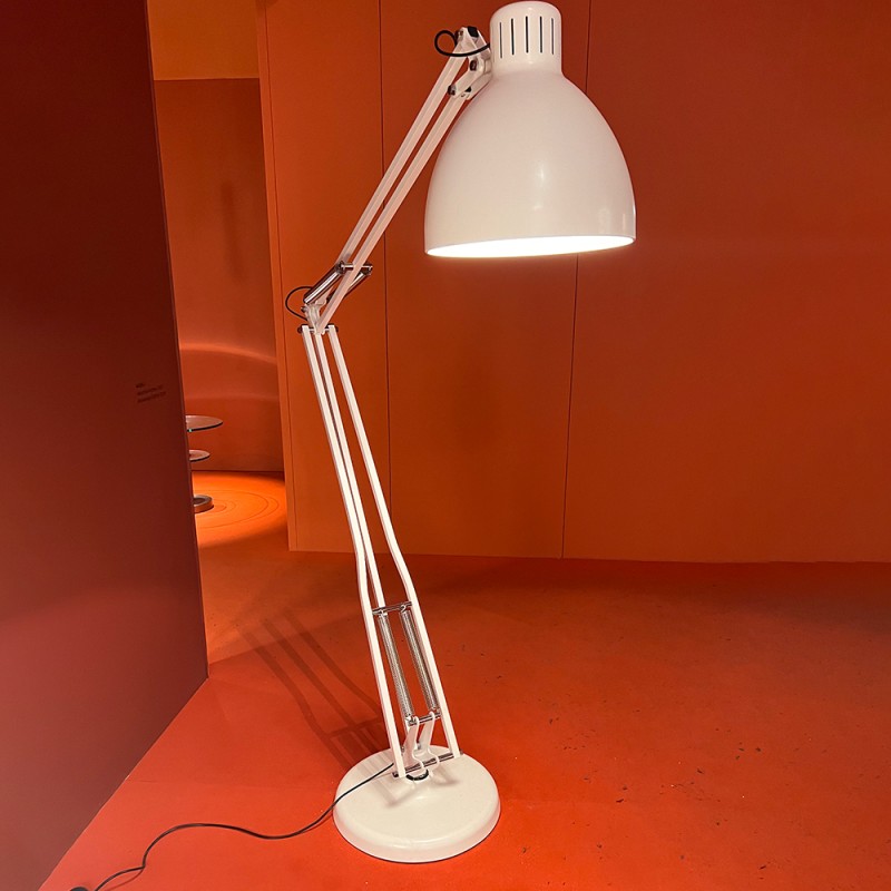 https://objectstorage.ap-seoul-1.oraclecloud.com/n/cnk6gaix2gpw/b/loqoqo-conv/o/fontana-arte/fontana-arte-naska-xl-floor-lamp/104990.jpg
