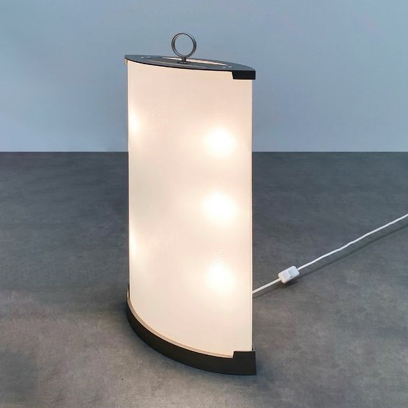 https://objectstorage.ap-seoul-1.oraclecloud.com/n/cnk6gaix2gpw/b/loqoqo-conv/o/fontana-arte/fontana-arte-pirellina-table-lamp/114370.jpg