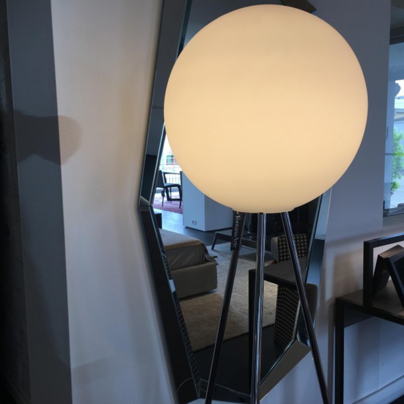 https://objectstorage.ap-seoul-1.oraclecloud.com/n/cnk6gaix2gpw/b/loqoqo-conv/o/fontana-arte/fontana-arte-prima-signora-floor-lamp/101143.jpg