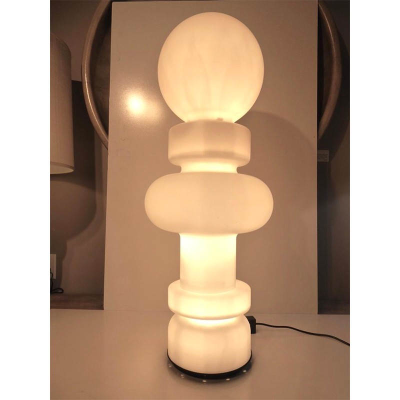 https://objectstorage.ap-seoul-1.oraclecloud.com/n/cnk6gaix2gpw/b/loqoqo-conv/o/fontana-arte/fontana-arte-re-dimmable-led-table-lamp-in-white-glass/30179.jpg