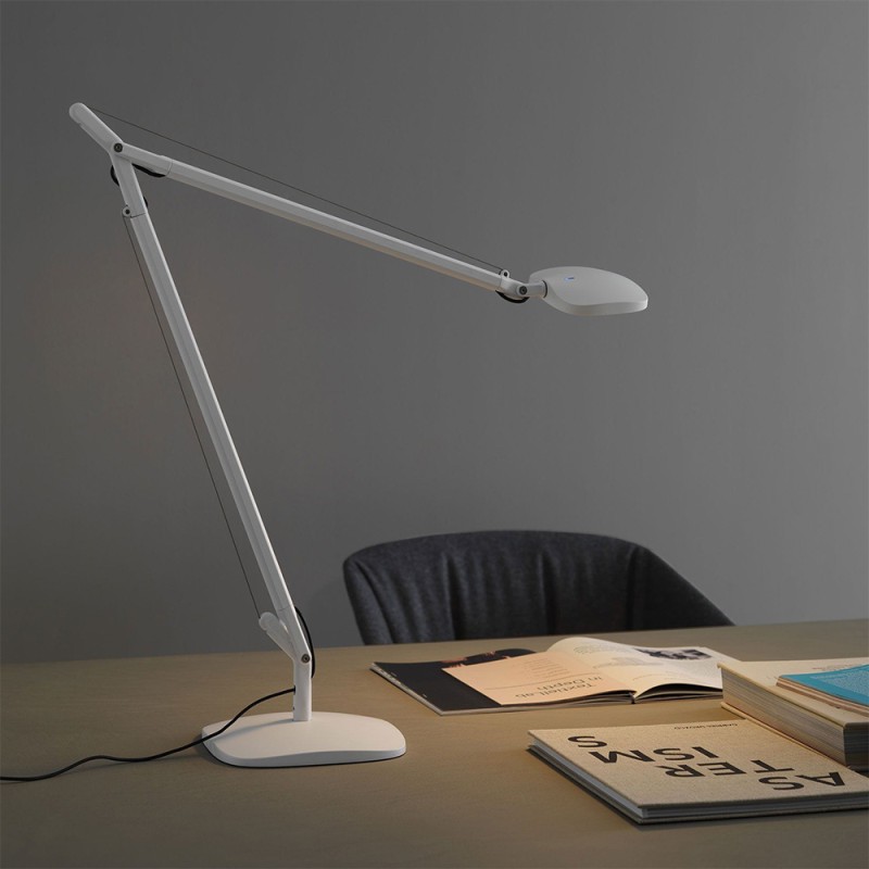 https://objectstorage.ap-seoul-1.oraclecloud.com/n/cnk6gaix2gpw/b/loqoqo-conv/o/fontana-arte/fontana-arte-volee-medium-led-dimmable-table-lamp-with-sensor/65347.jpg