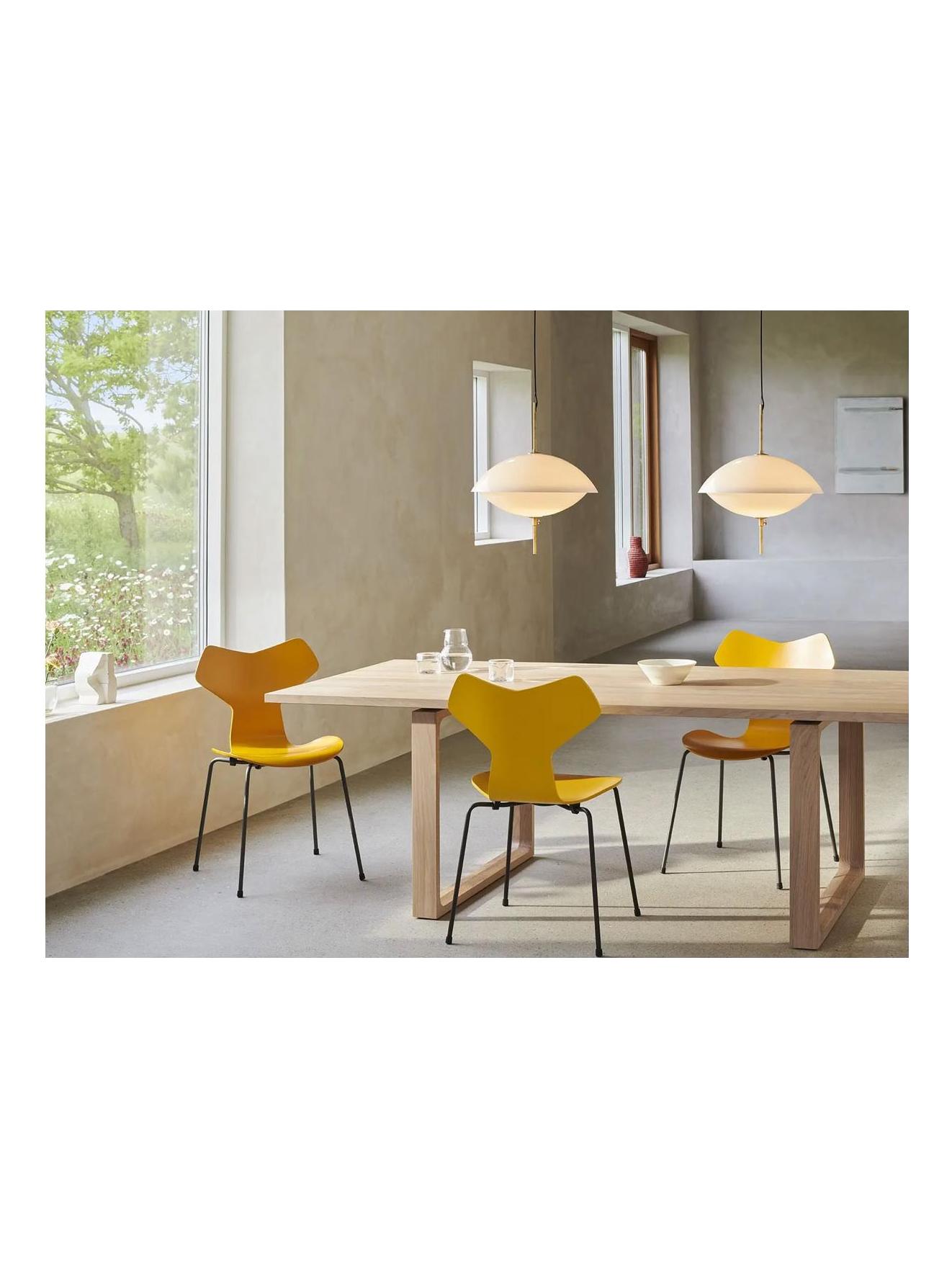 https://objectstorage.ap-seoul-1.oraclecloud.com/n/cnk6gaix2gpw/b/loqoqo-conv/o/fritz-hansen/clam™-suspension-lamp-d-44-opal-brass/clamcollection.jpg