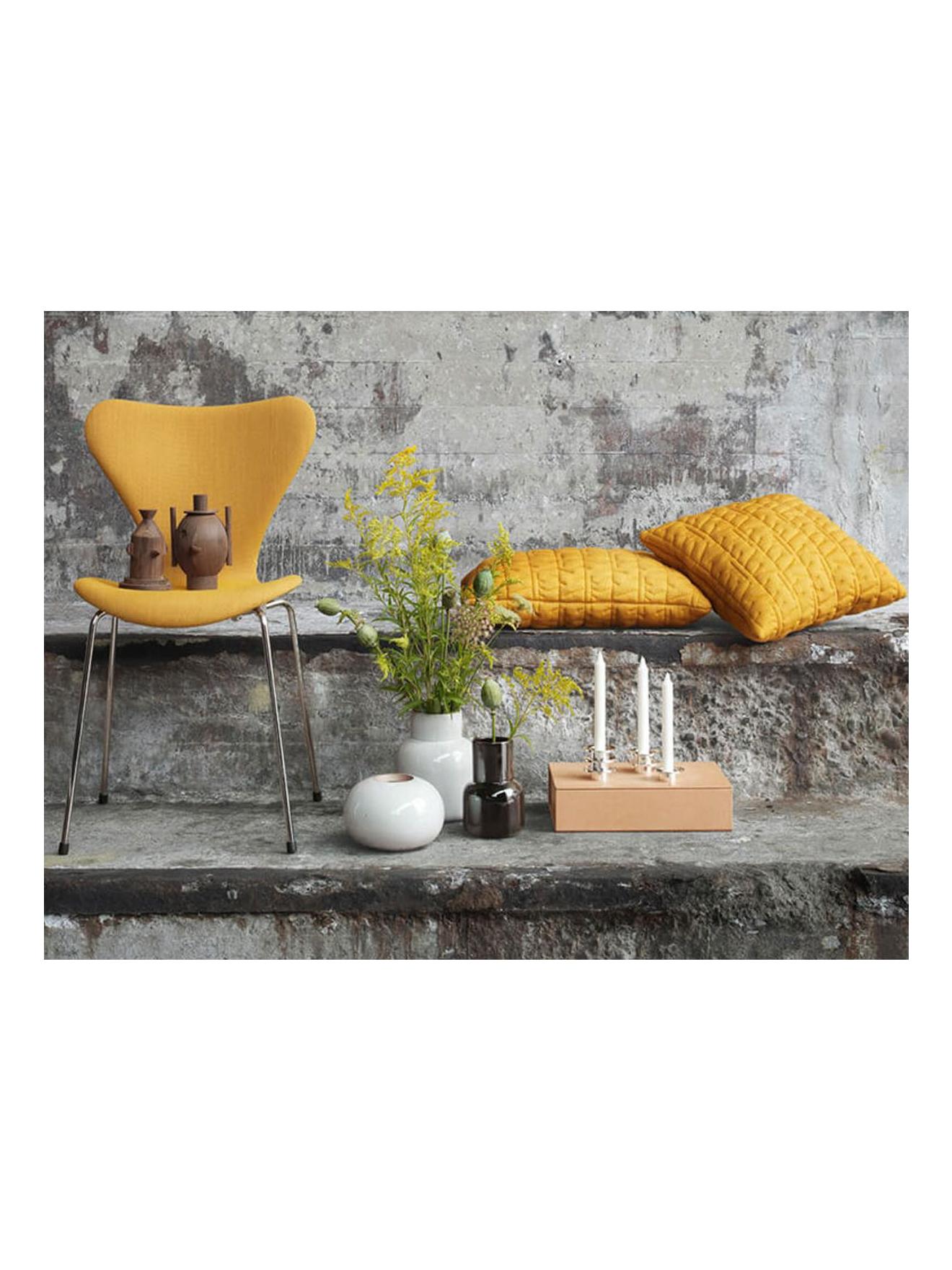 https://objectstorage.ap-seoul-1.oraclecloud.com/n/cnk6gaix2gpw/b/loqoqo-conv/o/fritz-hansen/earthenware-round-vase/earthenware-round-vase-cecilie-manz-fritz-hansen2.jpg
