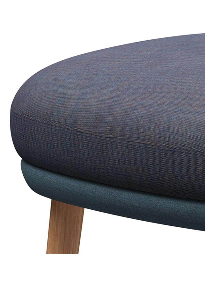 https://objectstorage.ap-seoul-1.oraclecloud.com/n/cnk6gaix2gpw/b/loqoqo-conv/o/fritz-hansen/ro-footstool-mood-4102-canvas-734-oak/ro-footstool-fritz-hansen-detail.jpg