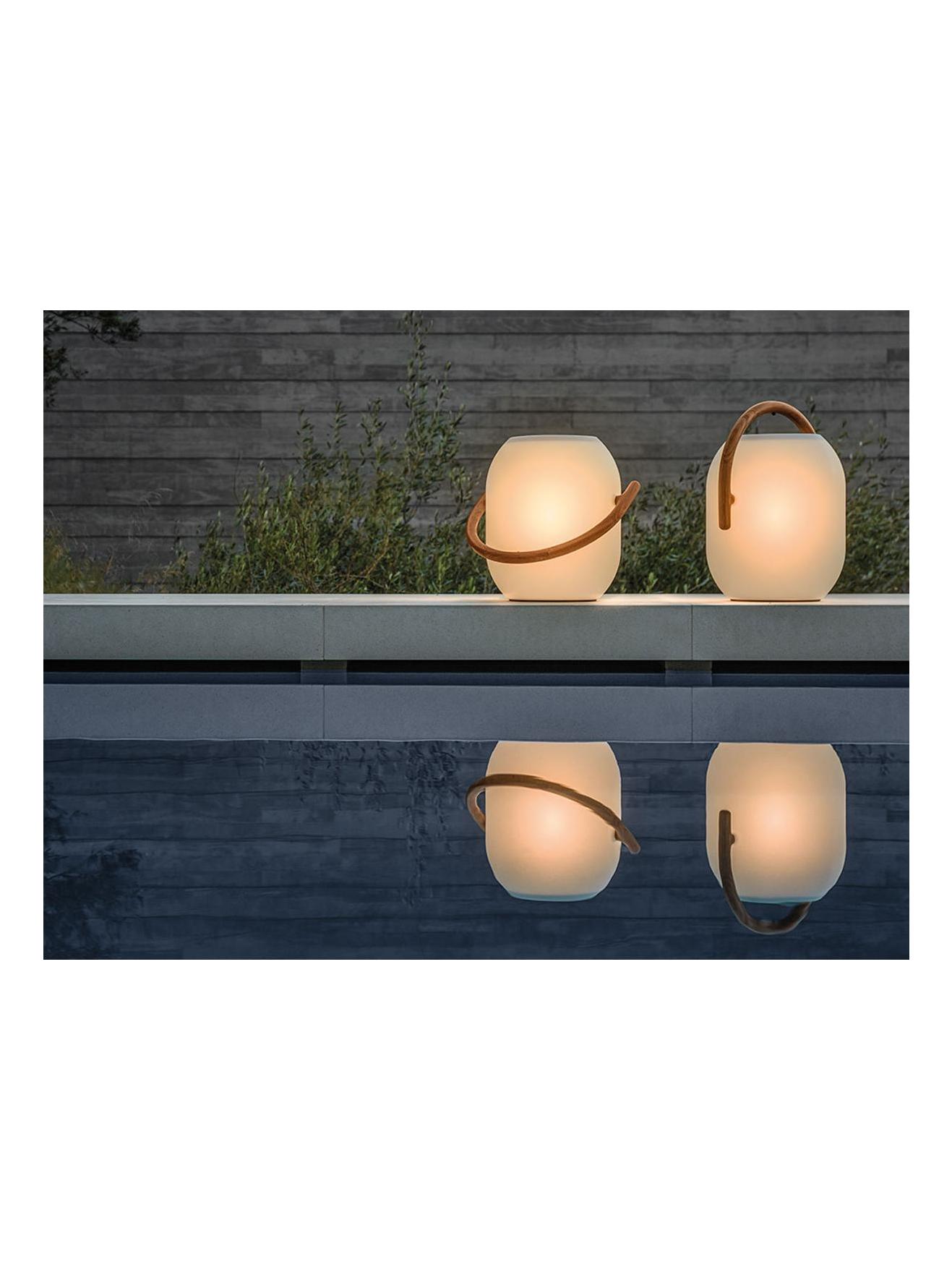 https://objectstorage.ap-seoul-1.oraclecloud.com/n/cnk6gaix2gpw/b/loqoqo-conv/o/gloster/ambient-cocoon-outdoor-floor-lamp/ambient-cocoon-lamps-outdoor-gloster.jpg