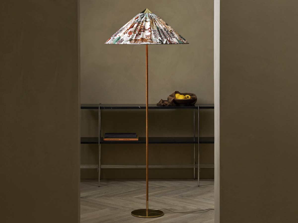 https://objectstorage.ap-seoul-1.oraclecloud.com/n/cnk6gaix2gpw/b/loqoqo-conv/o/gubi/9602-pierre-frey-edition-floor-lamp/9602-pierre-frey-special-edition-gubi-1.jpg