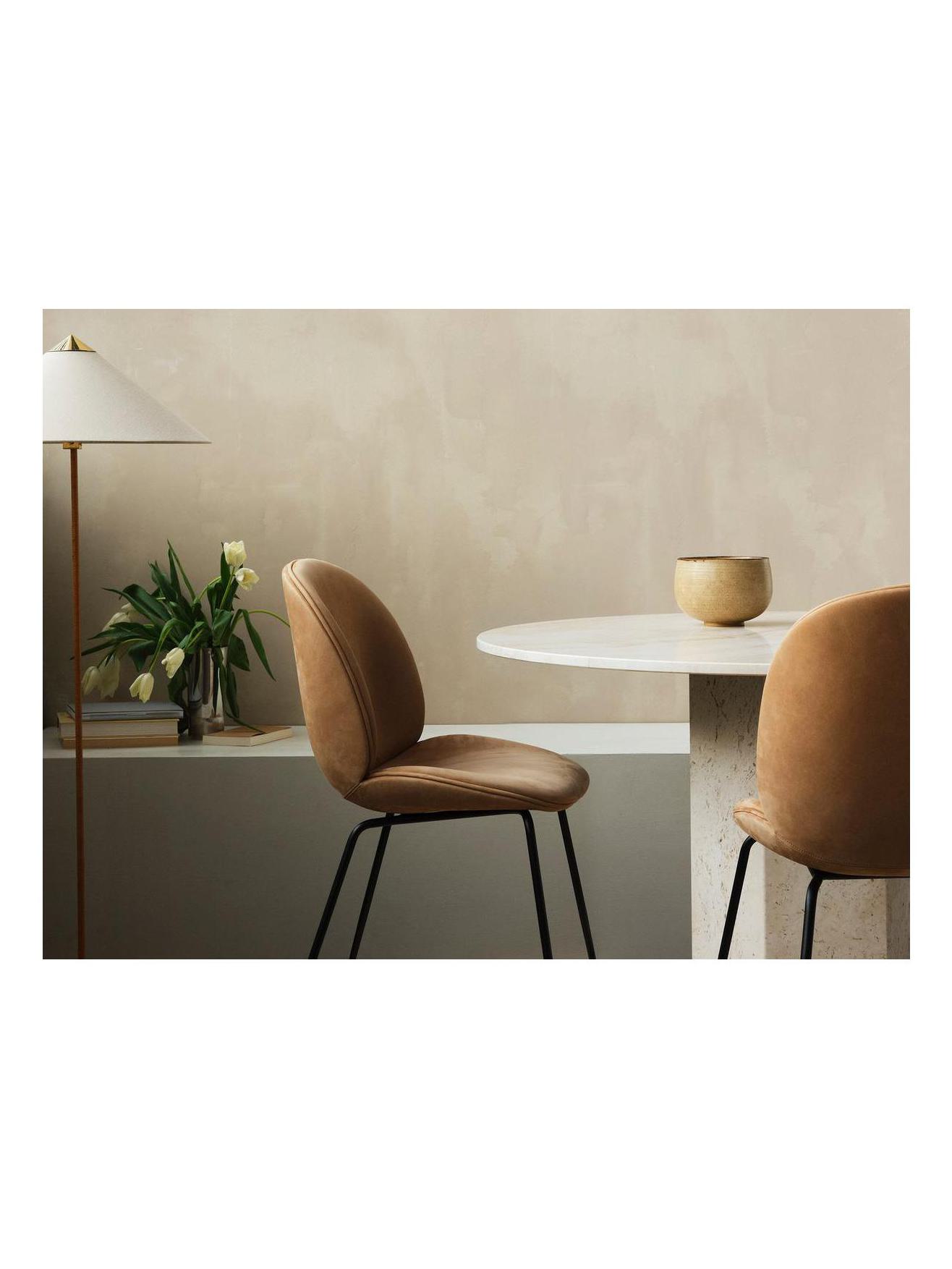 https://objectstorage.ap-seoul-1.oraclecloud.com/n/cnk6gaix2gpw/b/loqoqo-conv/o/gubi/beetle-dining-chair-fully-upholstered/693df461-b7fa-4fba-aa60-00d6b98ff10c.jpg