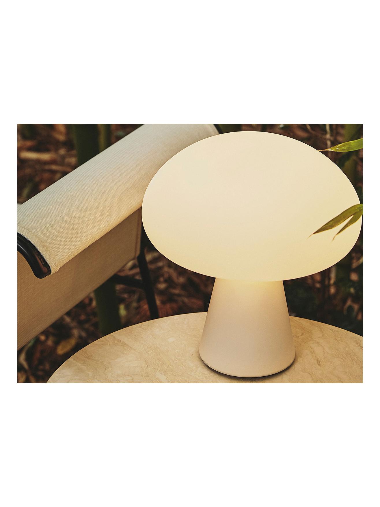 https://objectstorage.ap-seoul-1.oraclecloud.com/n/cnk6gaix2gpw/b/loqoqo-conv/o/gubi/obello-outdoor-portable-lamp/ObelloStoryWithoutText3.jpg