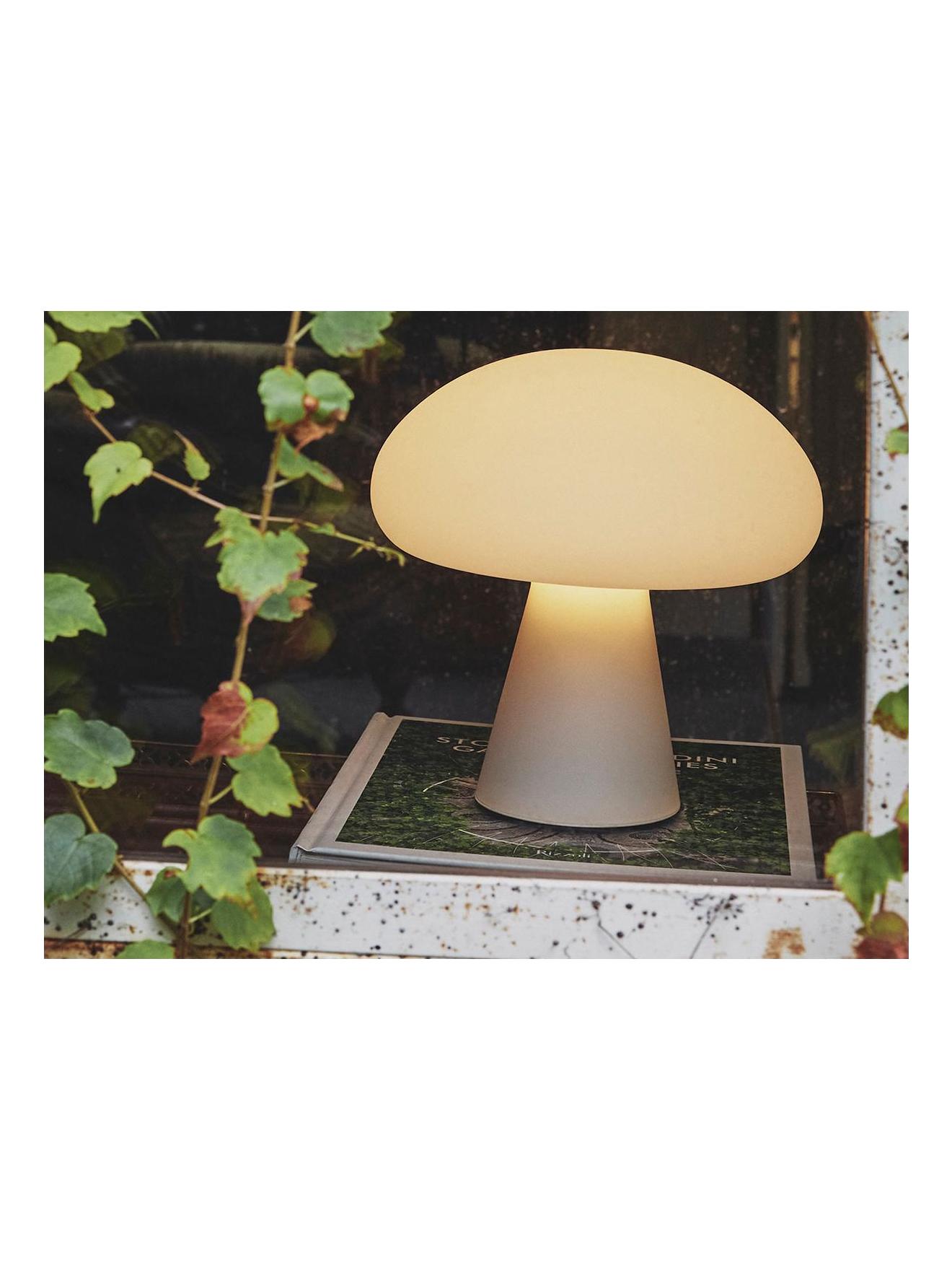 https://objectstorage.ap-seoul-1.oraclecloud.com/n/cnk6gaix2gpw/b/loqoqo-conv/o/gubi/obello-outdoor-portable-lamp/ObelloStoryWithoutText6.jpg