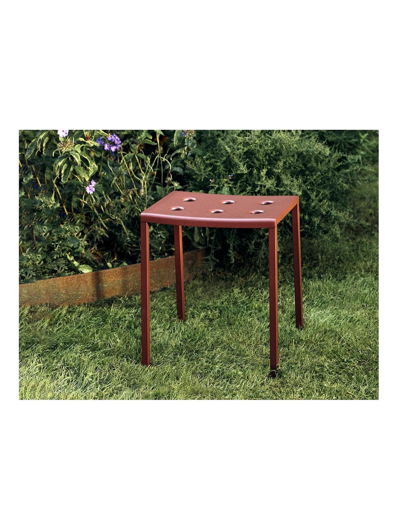 https://objectstorage.ap-seoul-1.oraclecloud.com/n/cnk6gaix2gpw/b/loqoqo-conv/o/hay/balcony-stool/balcony-stool-hay-iron-red-outdoor.jpg