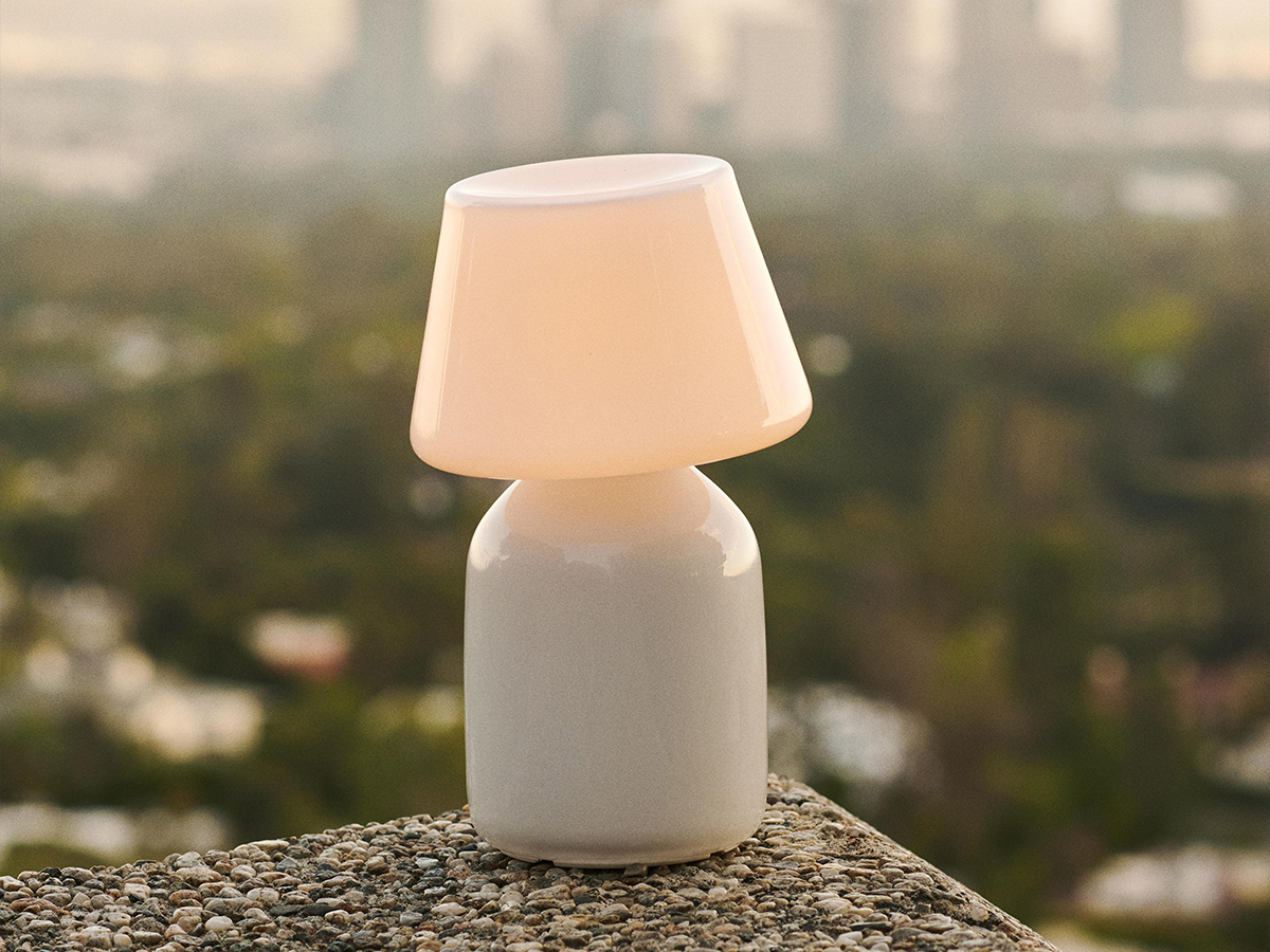 https://objectstorage.ap-seoul-1.oraclecloud.com/n/cnk6gaix2gpw/b/loqoqo-conv/o/hay/pao-table-lamp-portable/Apollo_Portable_10.jpg