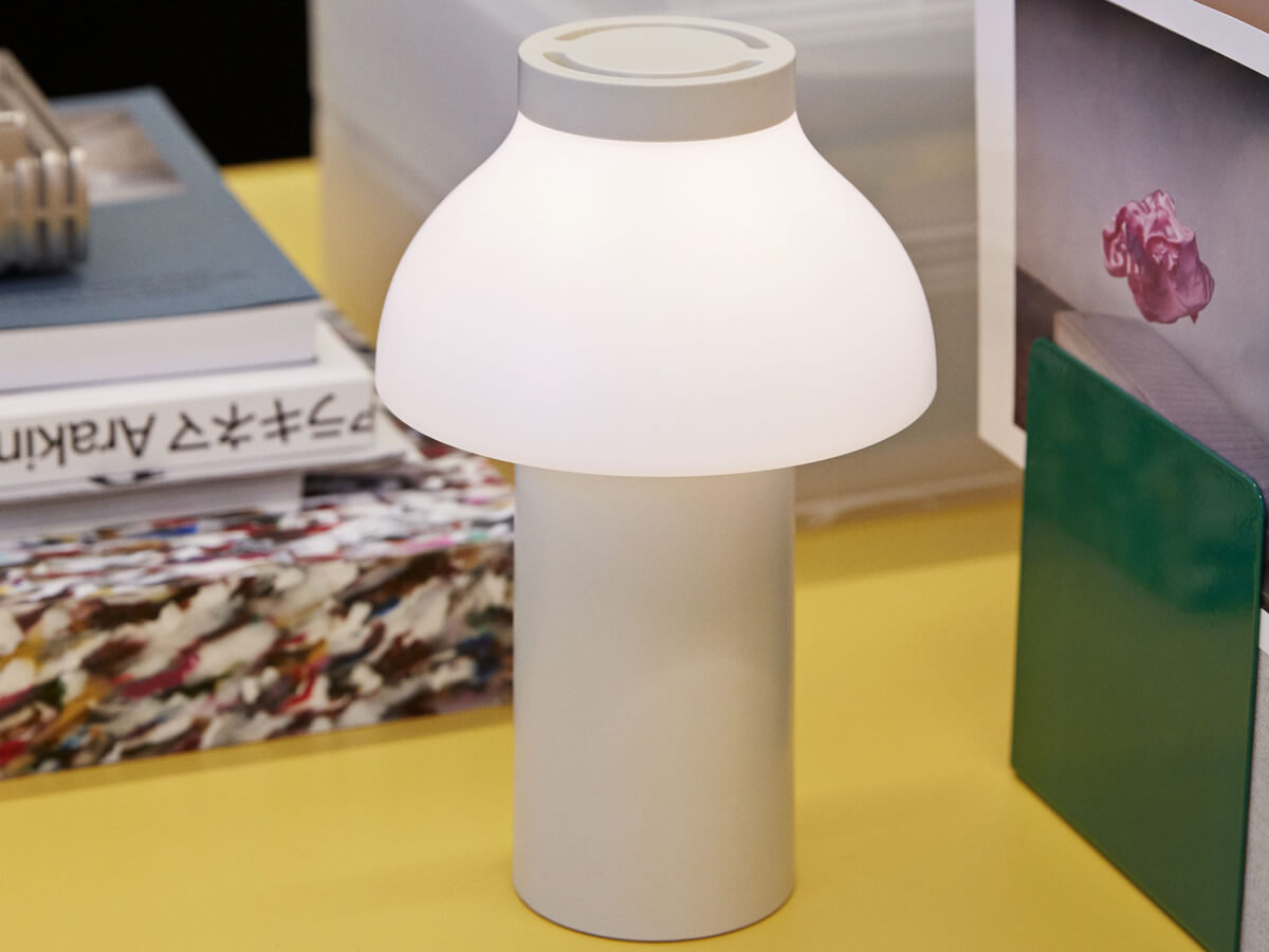 https://objectstorage.ap-seoul-1.oraclecloud.com/n/cnk6gaix2gpw/b/loqoqo-conv/o/hay/pc-portable-table-lamp/pc_1.jpg