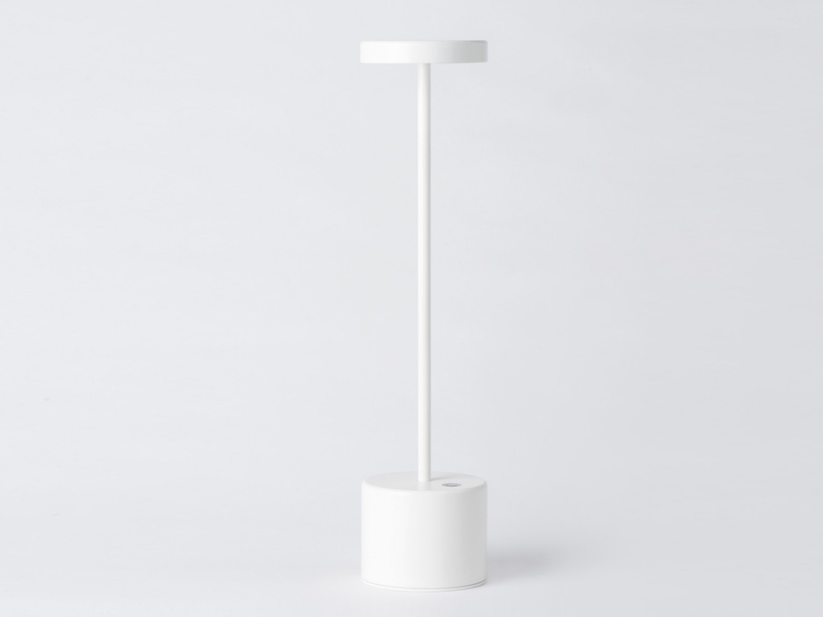 https://objectstorage.ap-seoul-1.oraclecloud.com/n/cnk6gaix2gpw/b/loqoqo-conv/o/hisle/luxciole-gm-table-lamp-white-eu-charger/luxciole_gm_white_table_2.jpg