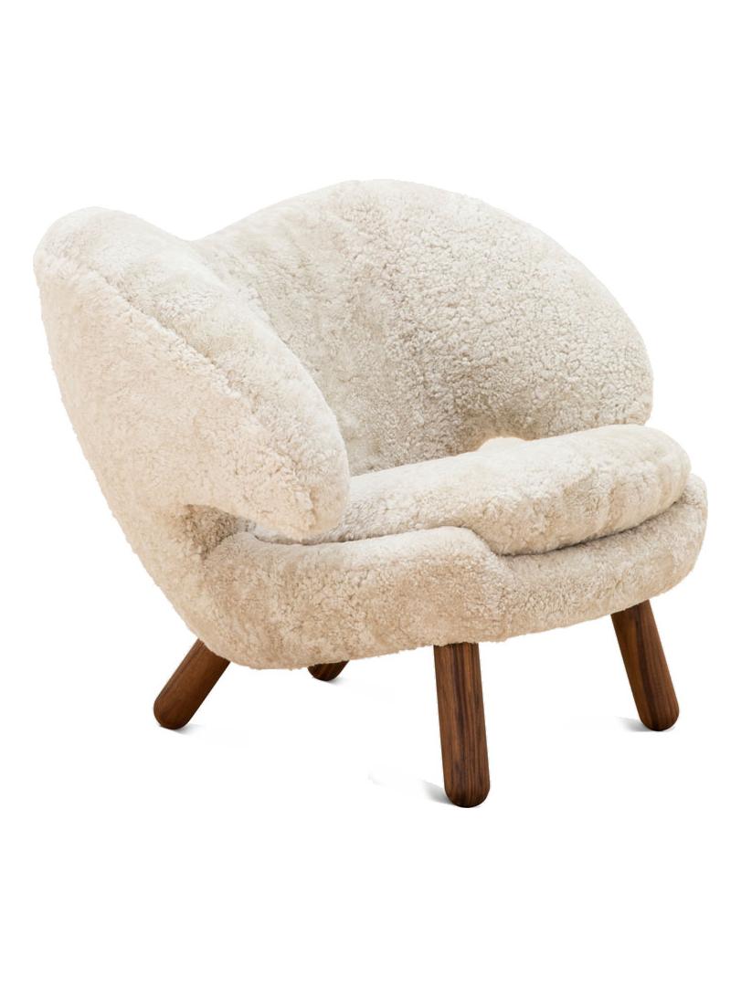 Pelican Chair – Walnut / Sheepskin 02