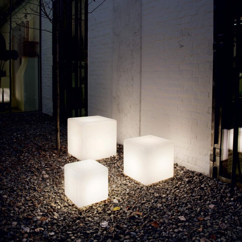 https://objectstorage.ap-seoul-1.oraclecloud.com/n/cnk6gaix2gpw/b/loqoqo-conv/o/ideal-lux/ideal-lux-luna-pt-1-cubic-outdoor-floor-lamp/34205.jpg